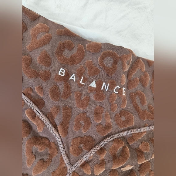 BALANCE ATHLETICA The Lux Pant Panther Velvet Leopard Legging - Picture 5 of 6